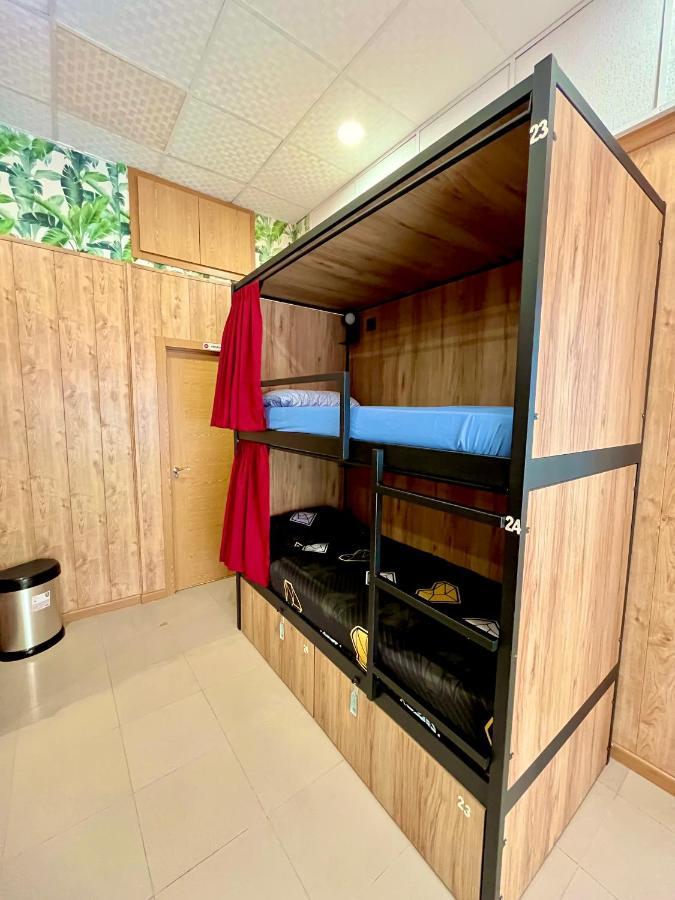 Velvet Hostel มาดริด ภายนอก รูปภาพ