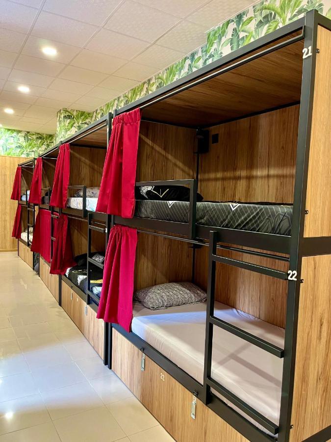 Velvet Hostel มาดริด ภายนอก รูปภาพ