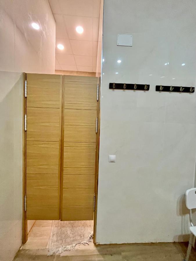 Velvet Hostel มาดริด ภายนอก รูปภาพ