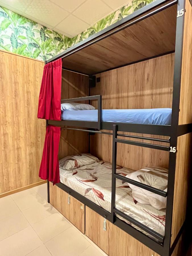 Velvet Hostel มาดริด ภายนอก รูปภาพ