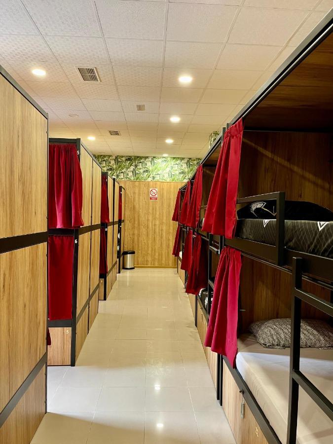 Velvet Hostel มาดริด ภายนอก รูปภาพ