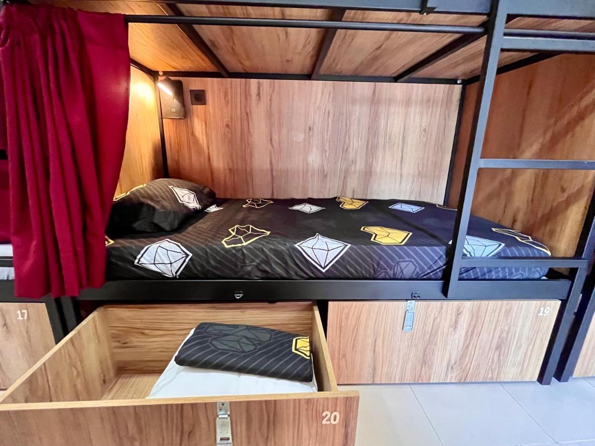 Velvet Hostel มาดริด ภายนอก รูปภาพ