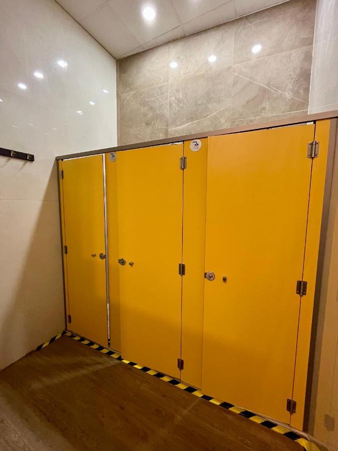 Velvet Hostel มาดริด ภายนอก รูปภาพ
