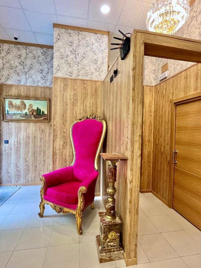 Velvet Hostel มาดริด ภายนอก รูปภาพ