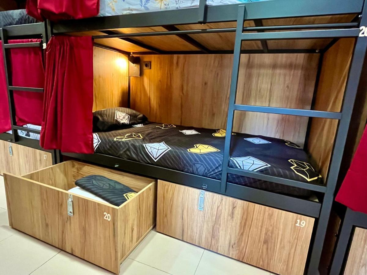 Velvet Hostel มาดริด ภายนอก รูปภาพ