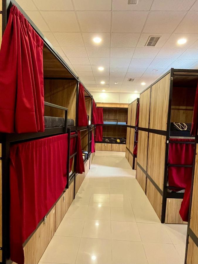 Velvet Hostel มาดริด ภายนอก รูปภาพ