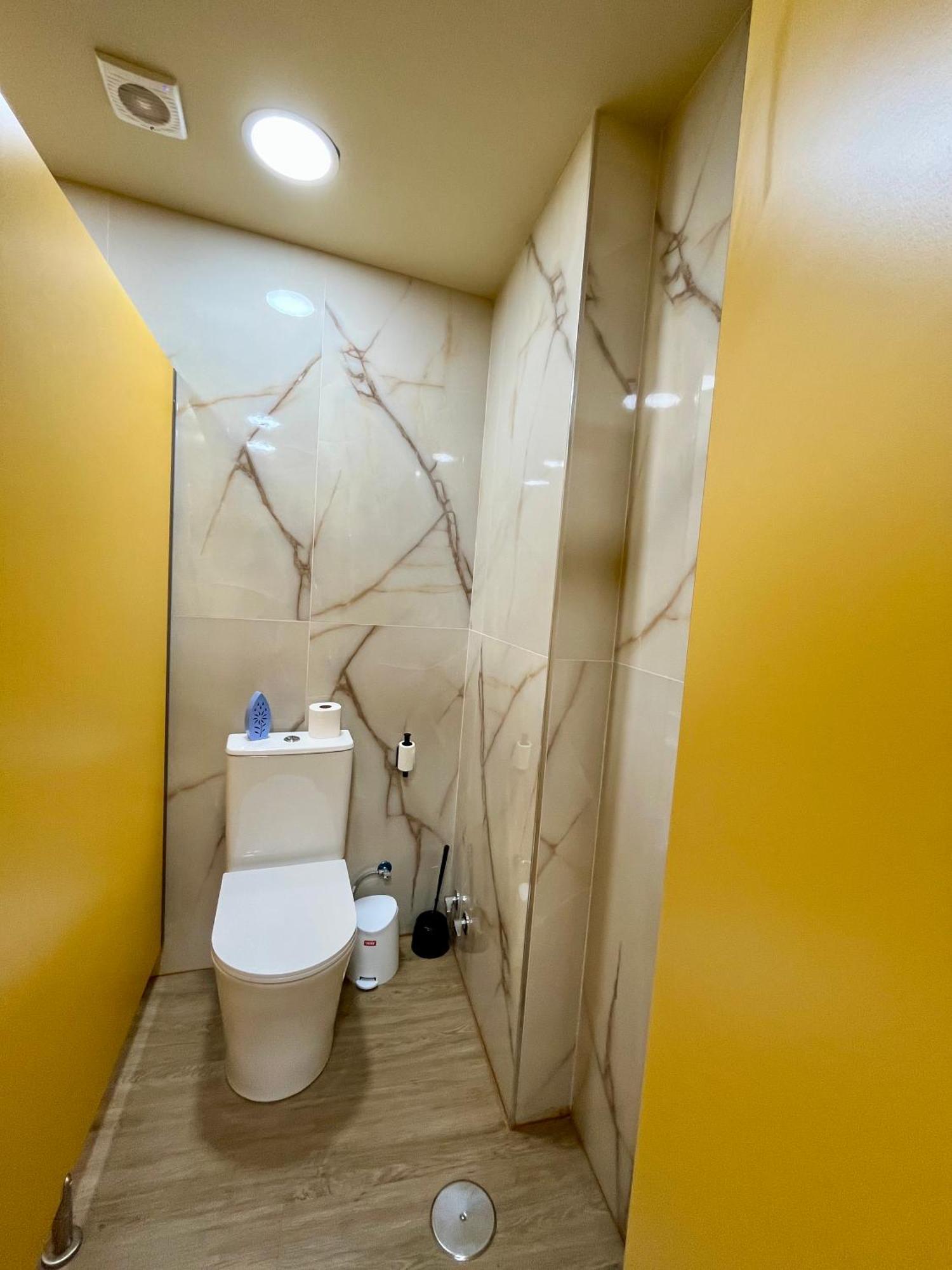 Velvet Hostel มาดริด ภายนอก รูปภาพ