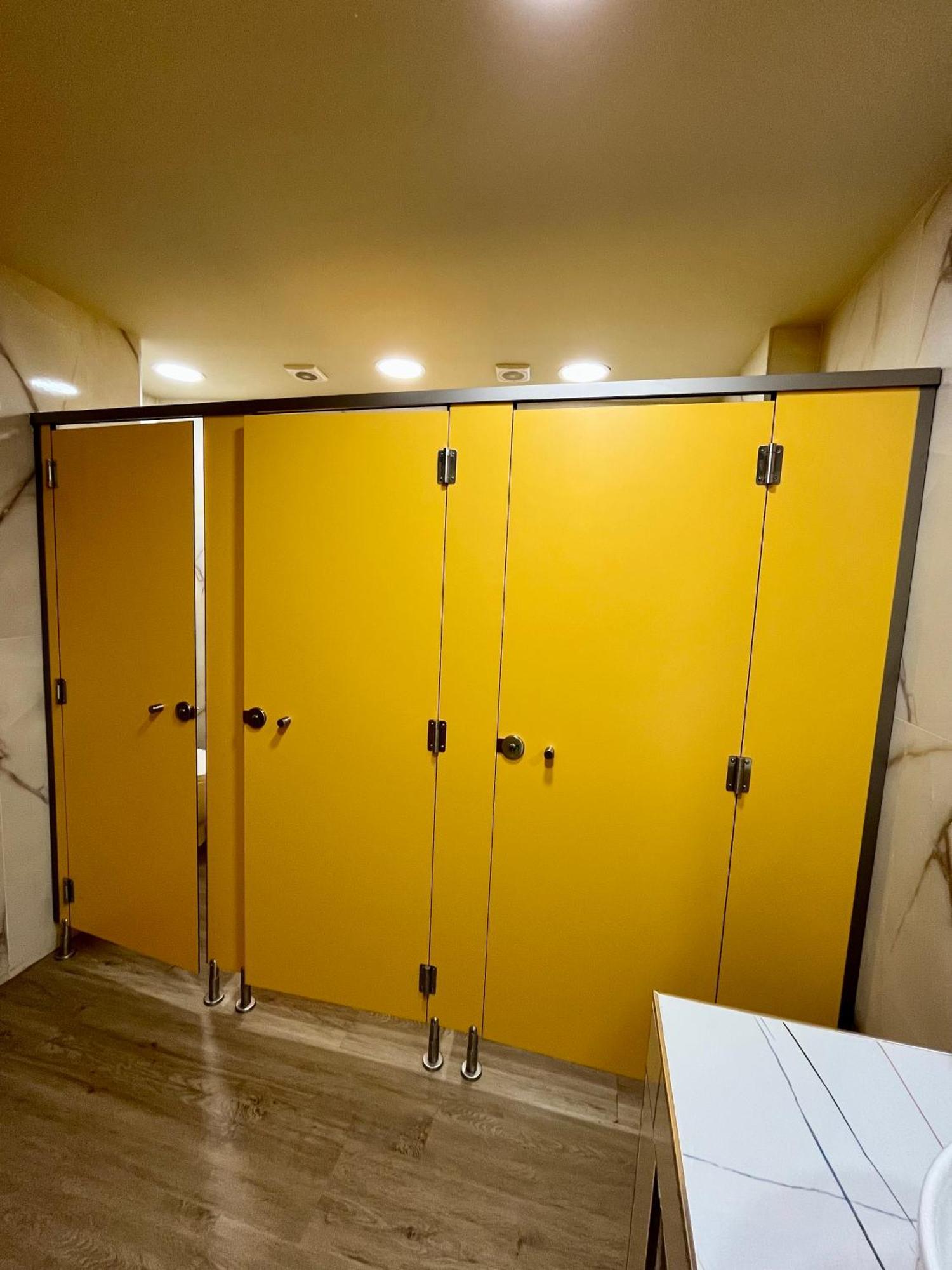 Velvet Hostel มาดริด ภายนอก รูปภาพ