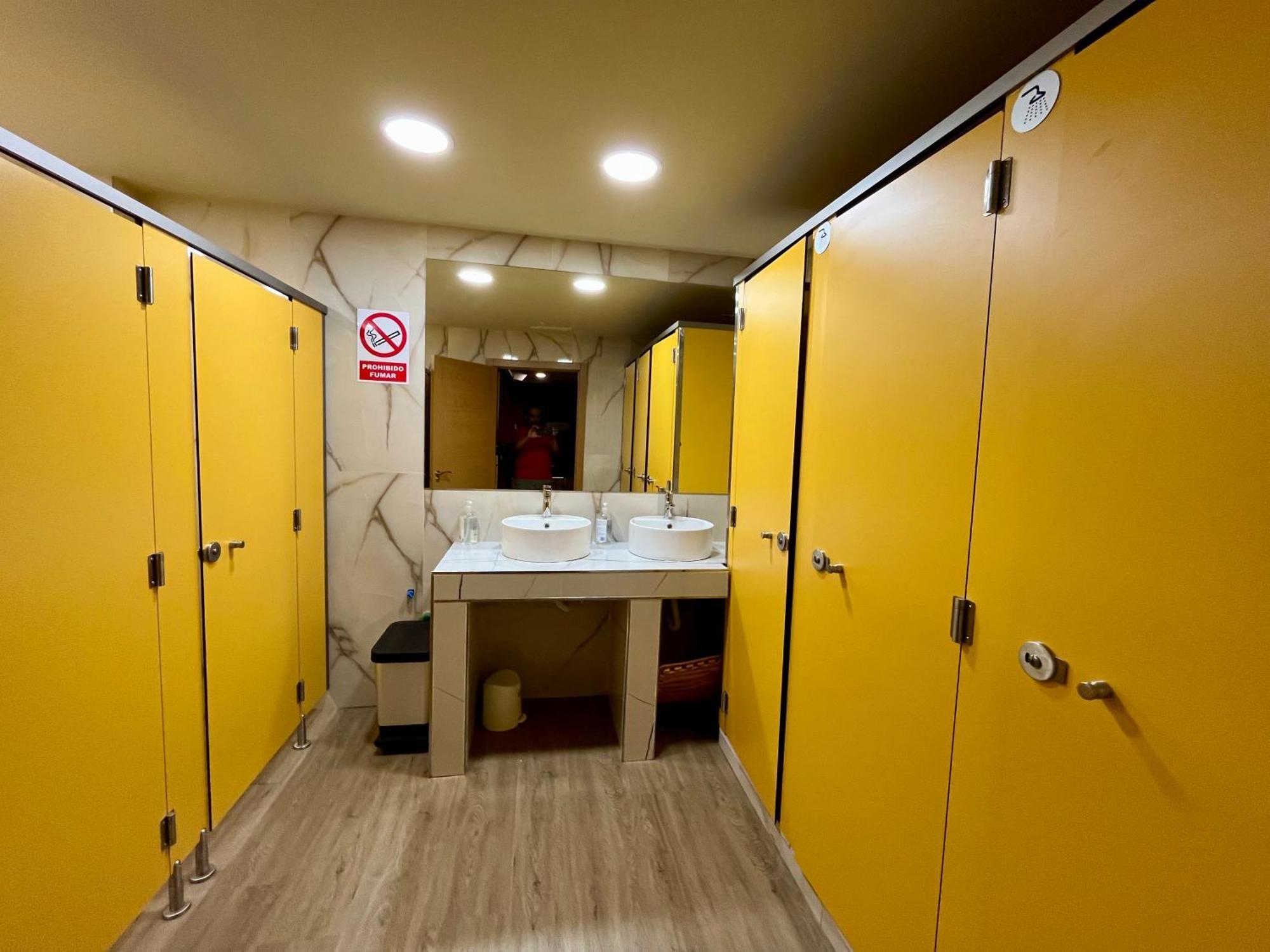 Velvet Hostel มาดริด ภายนอก รูปภาพ