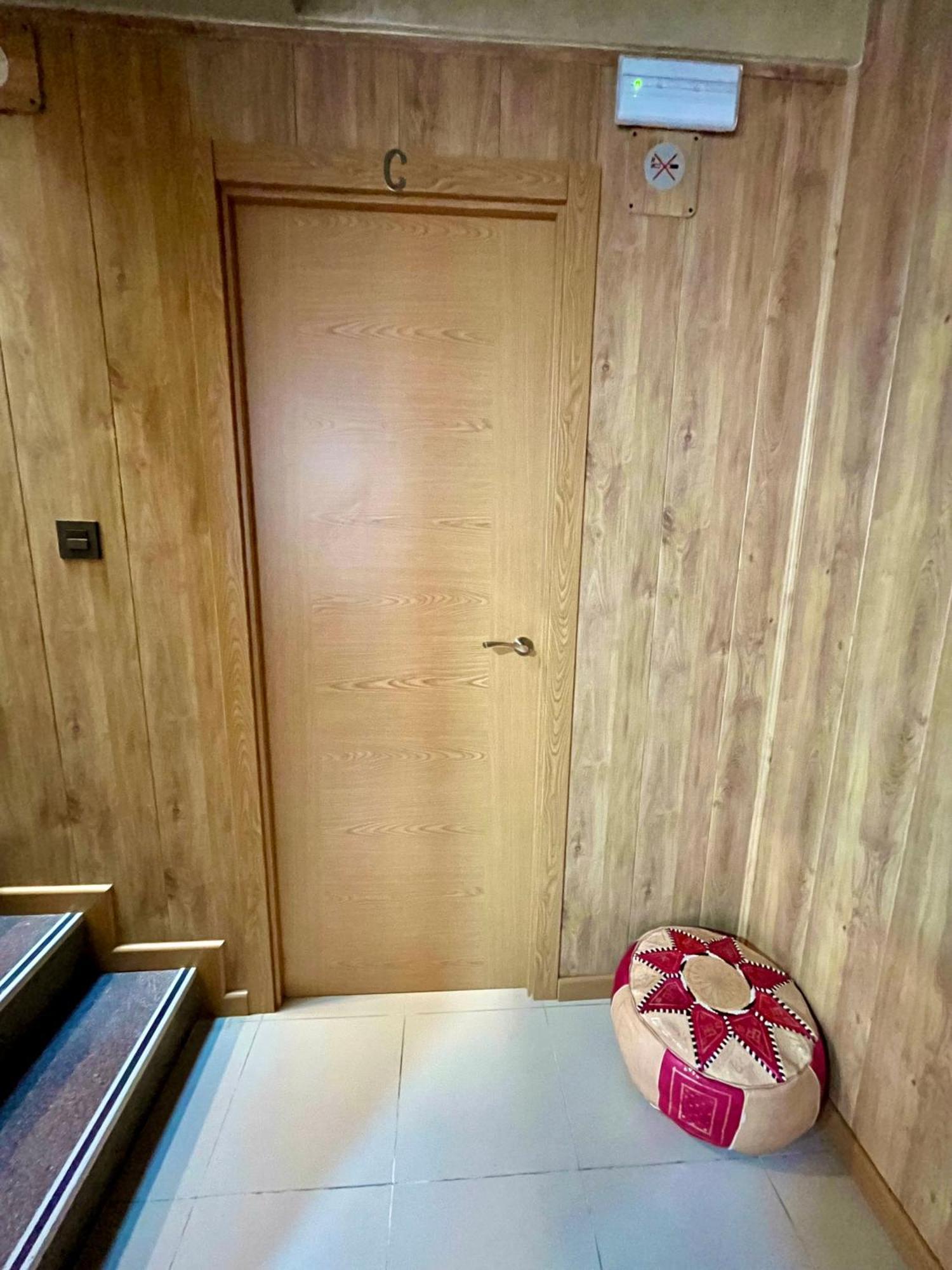 Velvet Hostel มาดริด ภายนอก รูปภาพ