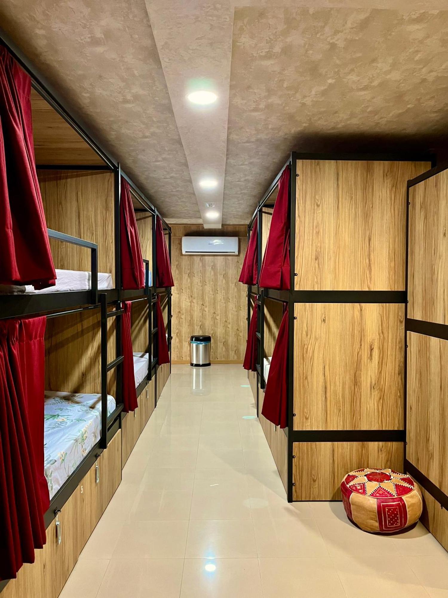 Velvet Hostel มาดริด ภายนอก รูปภาพ