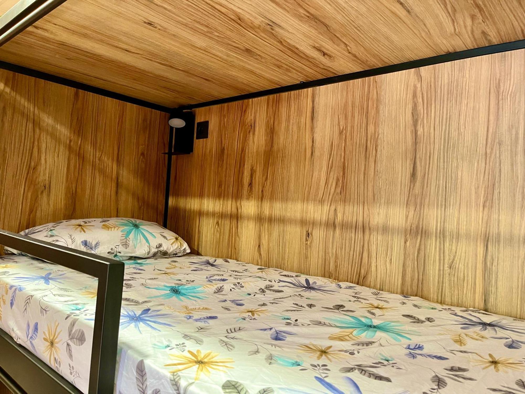 Velvet Hostel มาดริด ภายนอก รูปภาพ